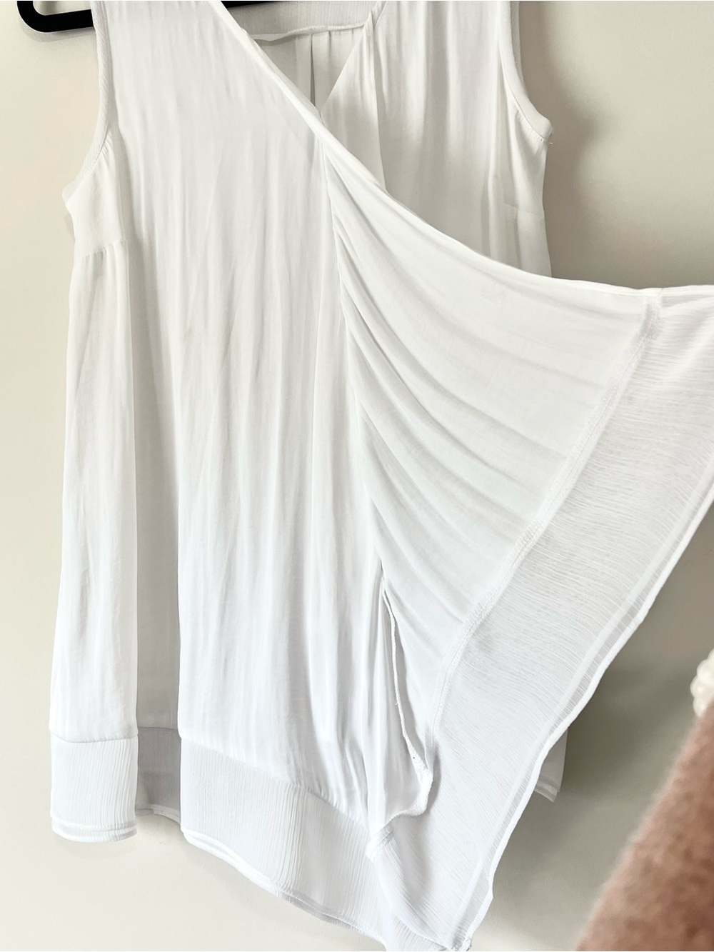 Simply Vera Vera Wang White V-Neck Ruffle Front Sleeveless Top - Picture 6 of 10